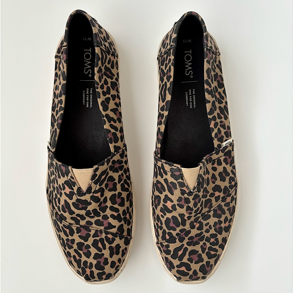 TOMS cheetah print women’s size 11W